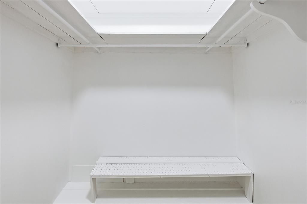 Под контрактом: $299,000 (3 спален, 2 ванн, 1827 Квадратных фут)