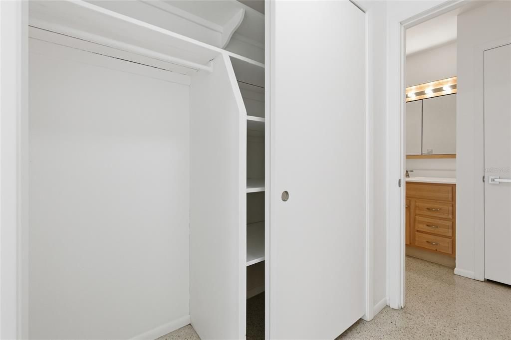 Под контрактом: $299,000 (3 спален, 2 ванн, 1827 Квадратных фут)