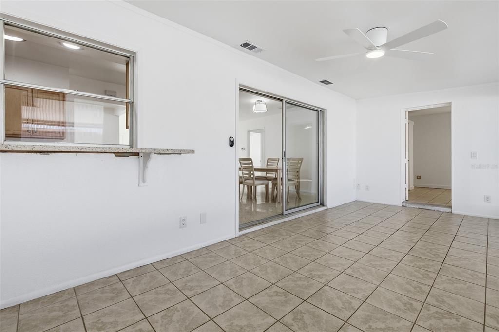 Под контрактом: $299,000 (3 спален, 2 ванн, 1827 Квадратных фут)