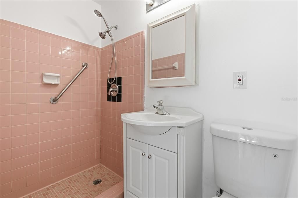 Под контрактом: $299,000 (3 спален, 2 ванн, 1827 Квадратных фут)