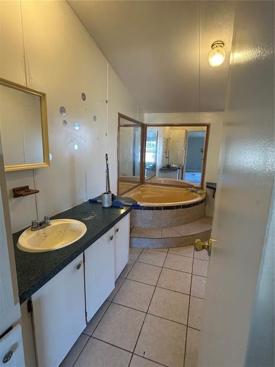 待售: $145,000 (3 贝兹, 2 浴室, 1404 平方英尺)