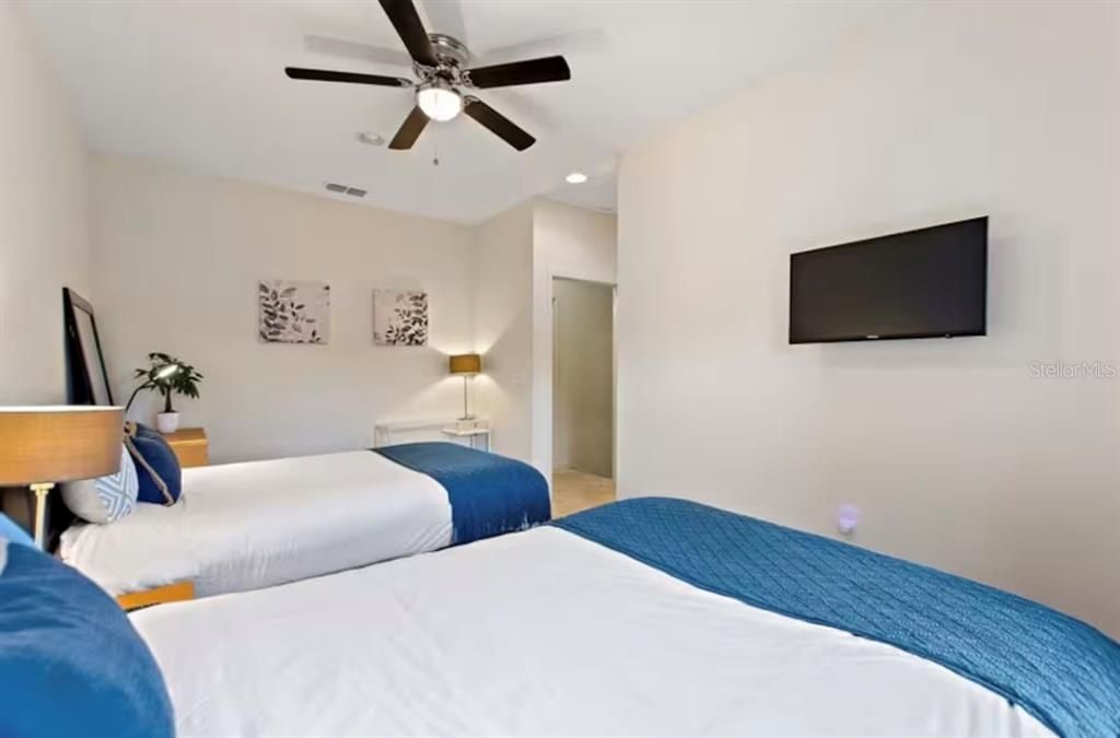 待售: $310,000 (2 贝兹, 2 浴室, 1350 平方英尺)