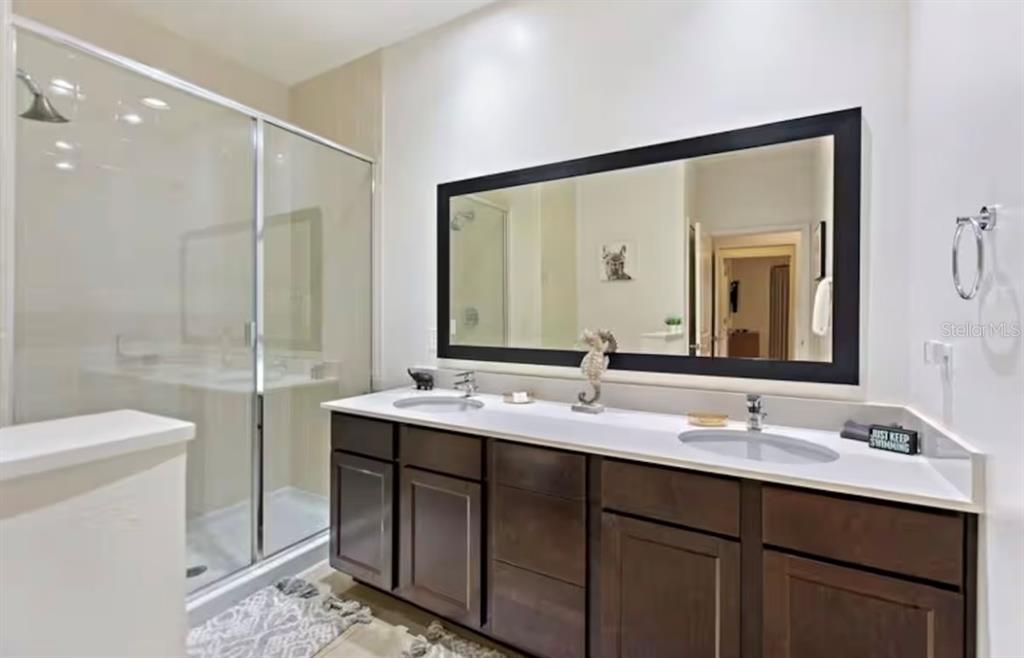 待售: $310,000 (2 贝兹, 2 浴室, 1350 平方英尺)