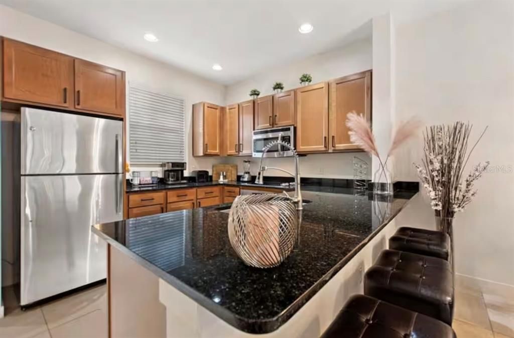 待售: $310,000 (2 贝兹, 2 浴室, 1350 平方英尺)