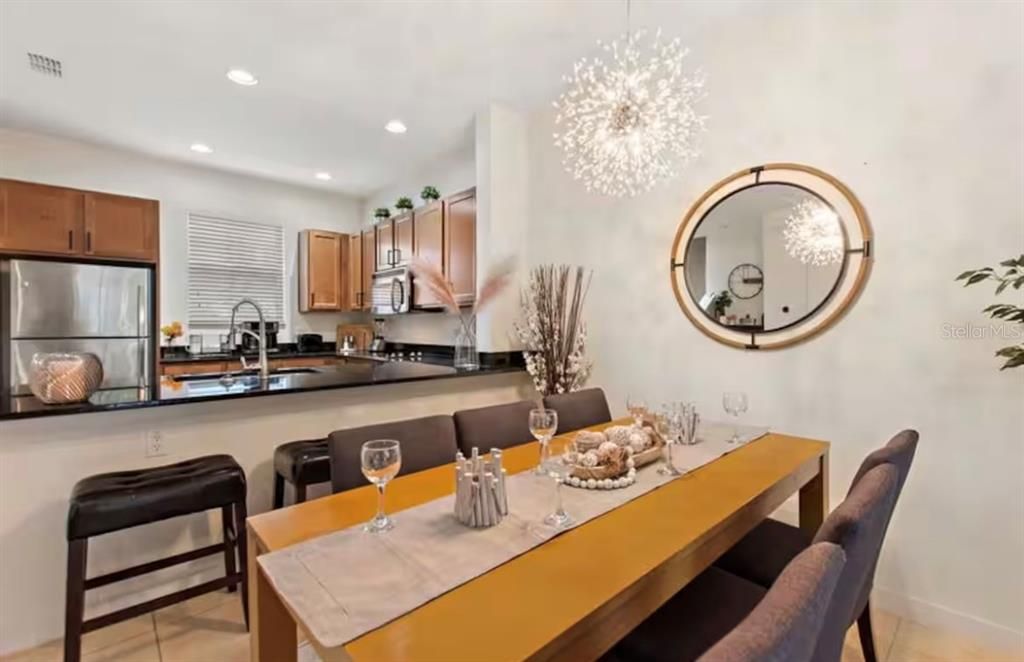 待售: $310,000 (2 贝兹, 2 浴室, 1350 平方英尺)