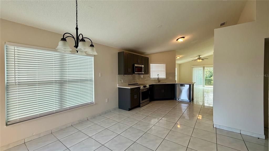 待售: $359,999 (3 贝兹, 2 浴室, 1264 平方英尺)