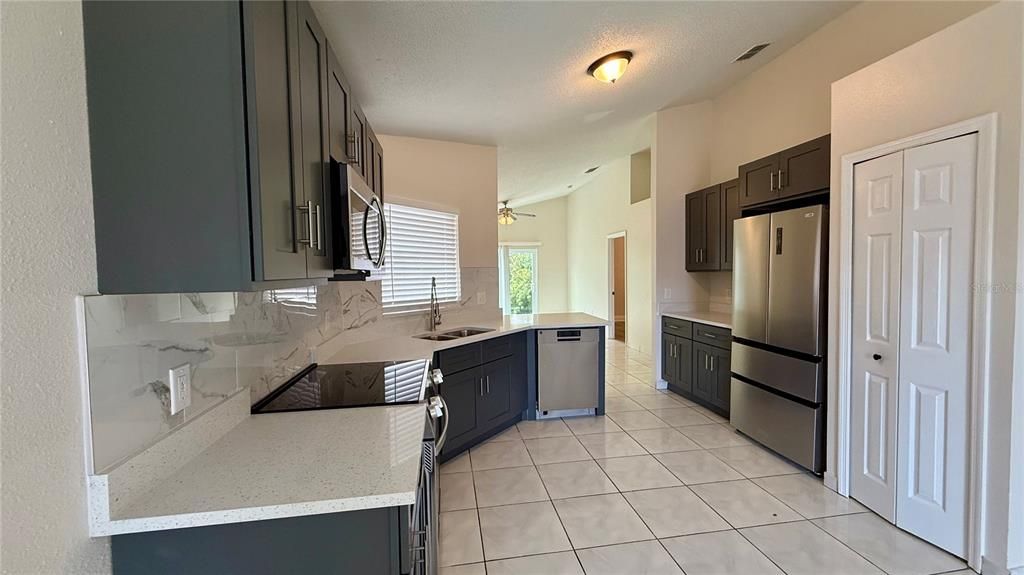 待售: $359,999 (3 贝兹, 2 浴室, 1264 平方英尺)