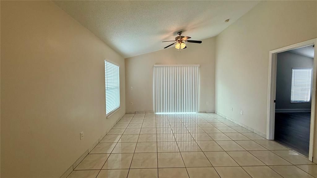 待售: $359,999 (3 贝兹, 2 浴室, 1264 平方英尺)