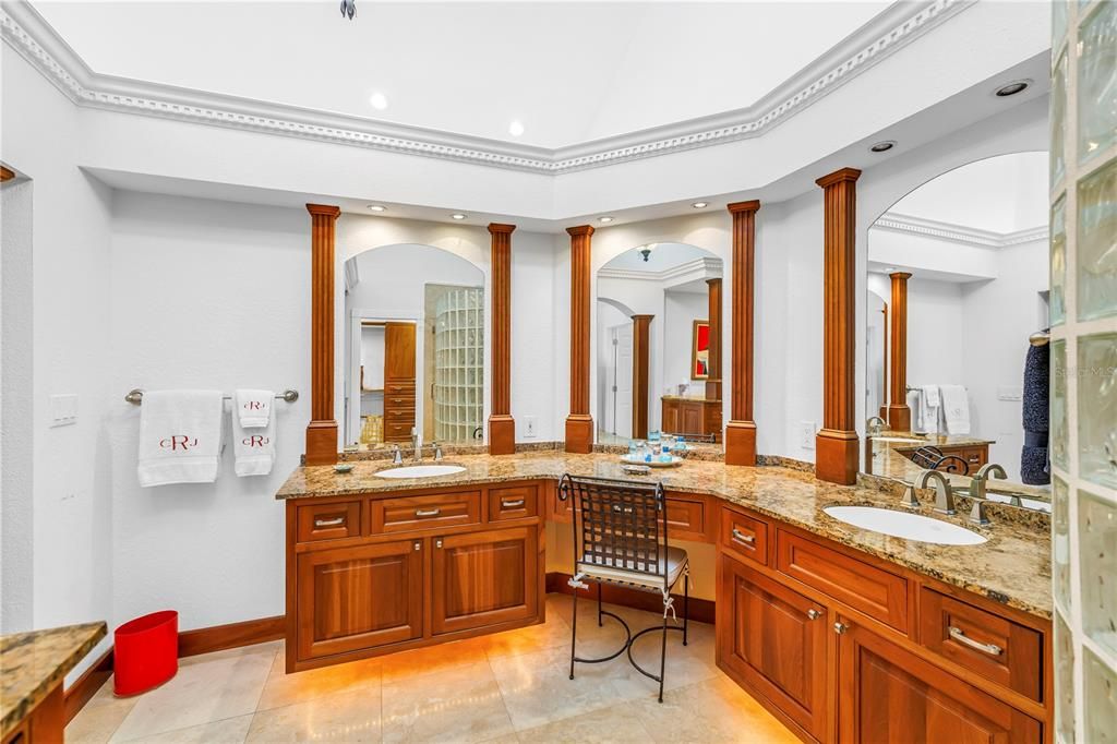 En Venta: $1,799,000 (4 camas, 3 baños, 2779 Pies cuadrados)