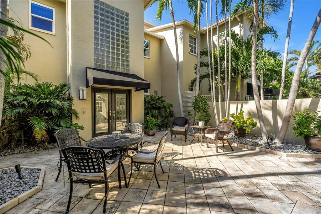 En Venta: $1,799,000 (4 camas, 3 baños, 2779 Pies cuadrados)