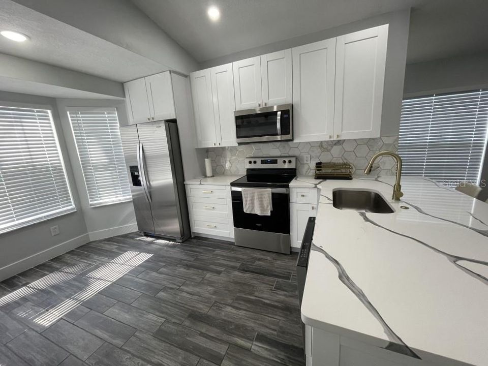 Activo con contrato: $329,000 (3 camas, 2 baños, 1125 Pies cuadrados)