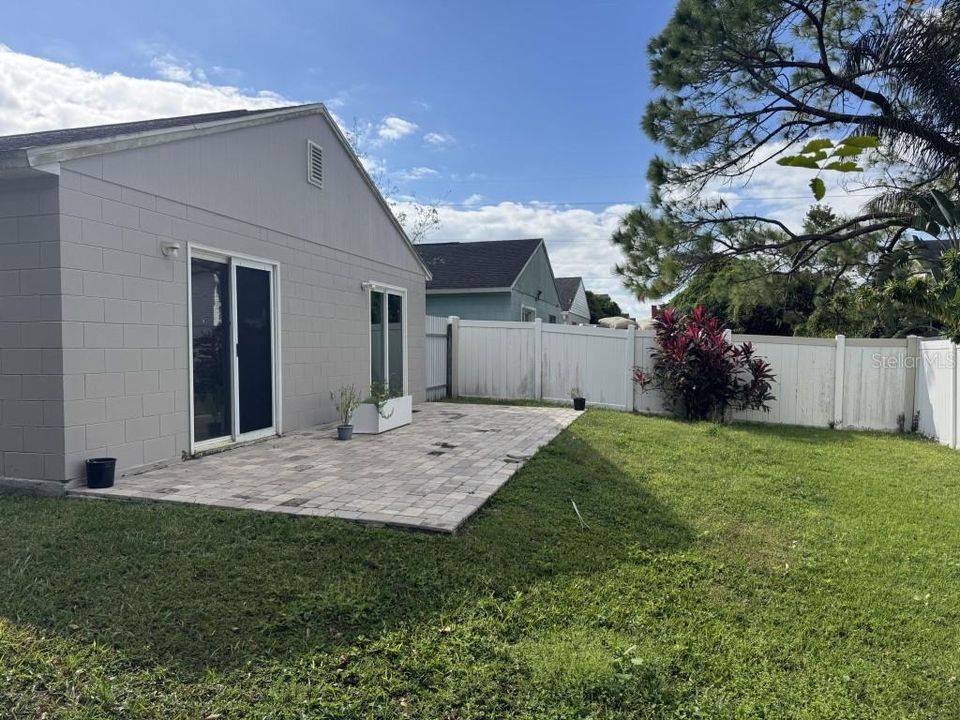 Activo con contrato: $329,000 (3 camas, 2 baños, 1125 Pies cuadrados)