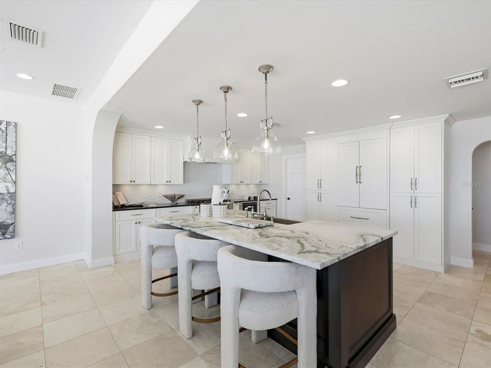 待售: $3,690,000 (4 贝兹, 3 浴室, 4390 平方英尺)