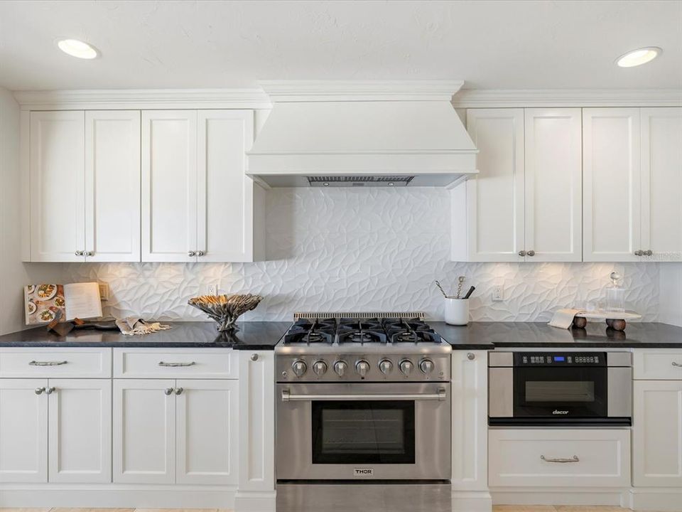 待售: $3,690,000 (4 贝兹, 3 浴室, 4390 平方英尺)