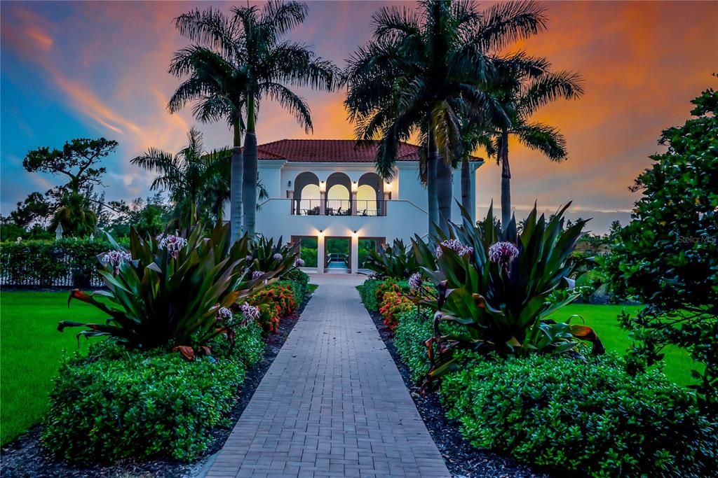 For Sale: $599,000 (2 beds, 2 baths, 1682 Square Feet)