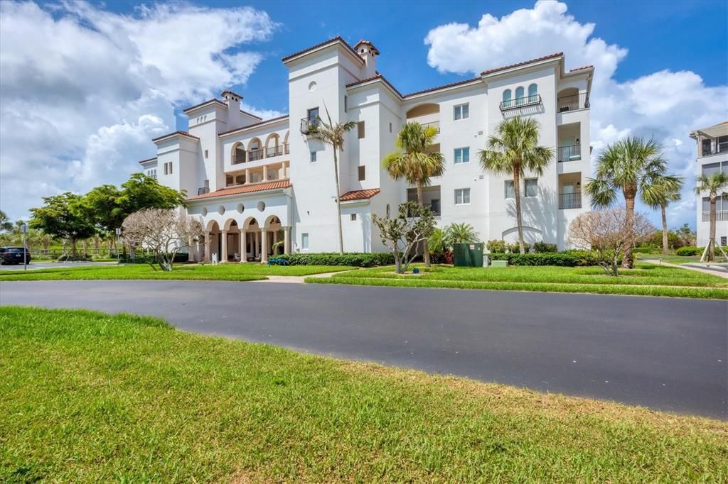 For Sale: $599,000 (2 beds, 2 baths, 1682 Square Feet)