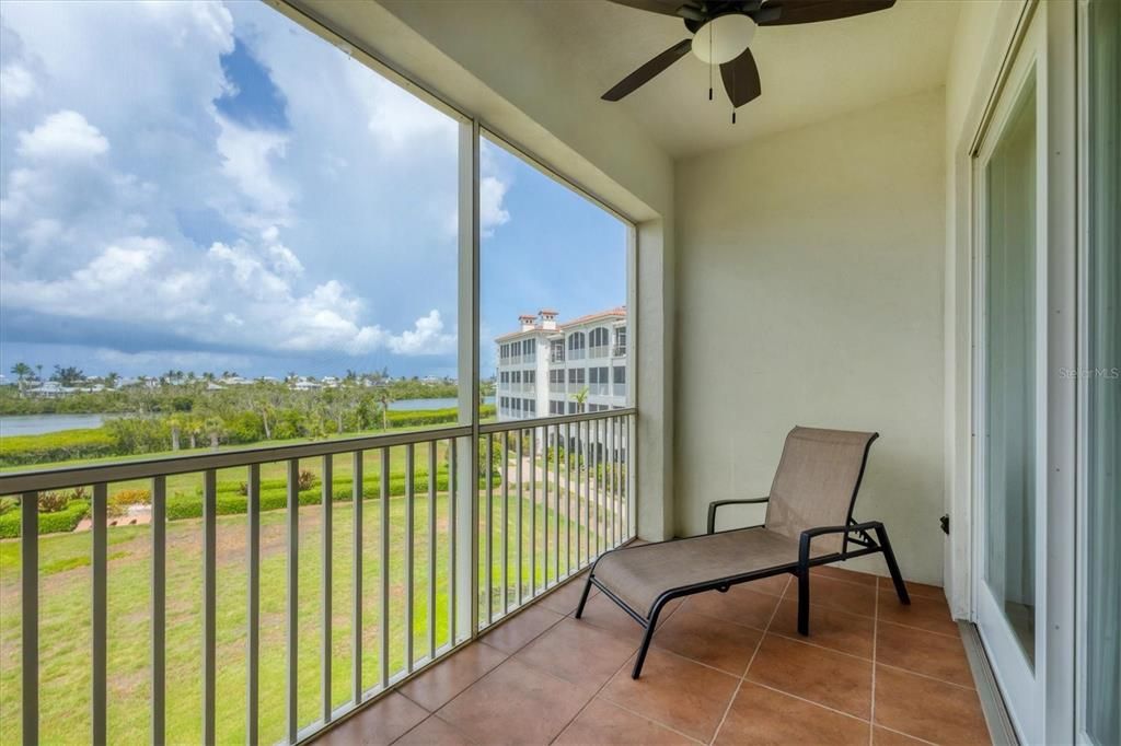 For Sale: $599,000 (2 beds, 2 baths, 1682 Square Feet)