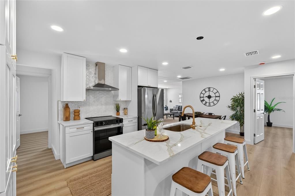 En Venta: $439,000 (4 camas, 2 baños, 1548 Pies cuadrados)