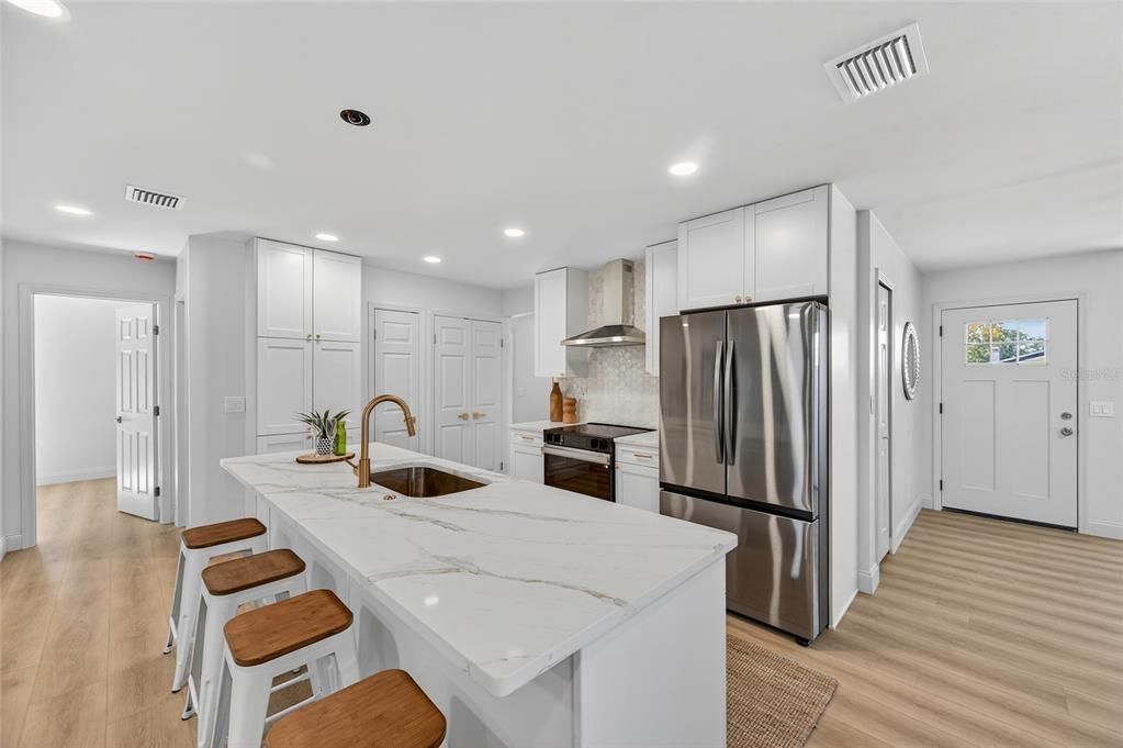 En Venta: $439,000 (4 camas, 2 baños, 1548 Pies cuadrados)