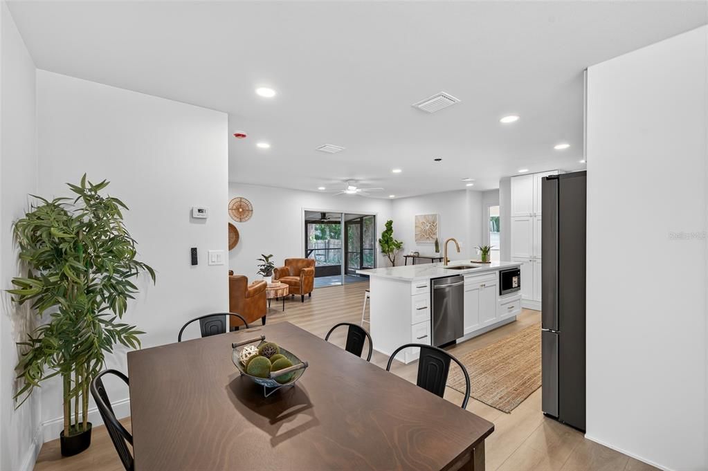 En Venta: $439,000 (4 camas, 2 baños, 1548 Pies cuadrados)