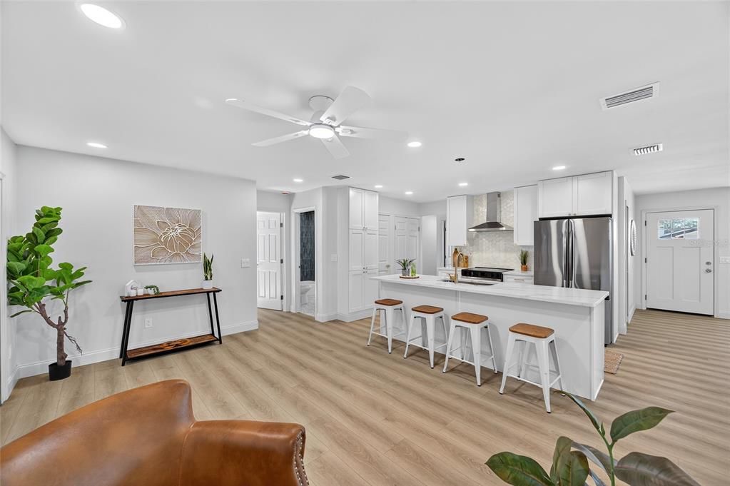 En Venta: $439,000 (4 camas, 2 baños, 1548 Pies cuadrados)