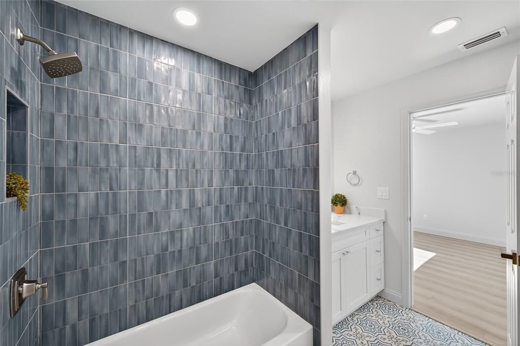 En Venta: $439,000 (4 camas, 2 baños, 1548 Pies cuadrados)