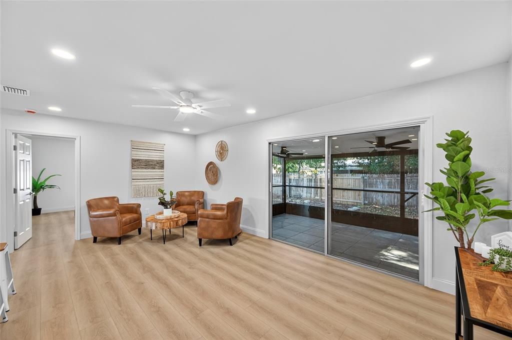 En Venta: $439,000 (4 camas, 2 baños, 1548 Pies cuadrados)