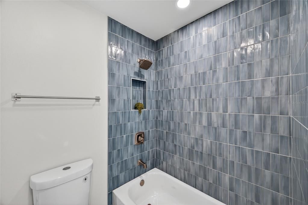 En Venta: $439,000 (4 camas, 2 baños, 1548 Pies cuadrados)