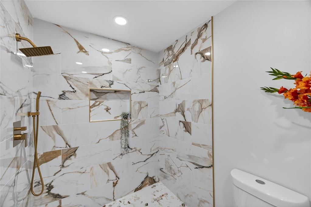 En Venta: $439,000 (4 camas, 2 baños, 1548 Pies cuadrados)