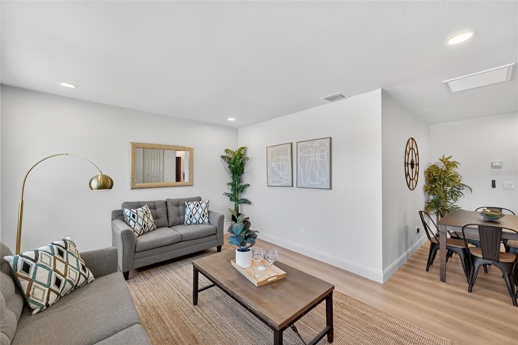 En Venta: $439,000 (4 camas, 2 baños, 1548 Pies cuadrados)