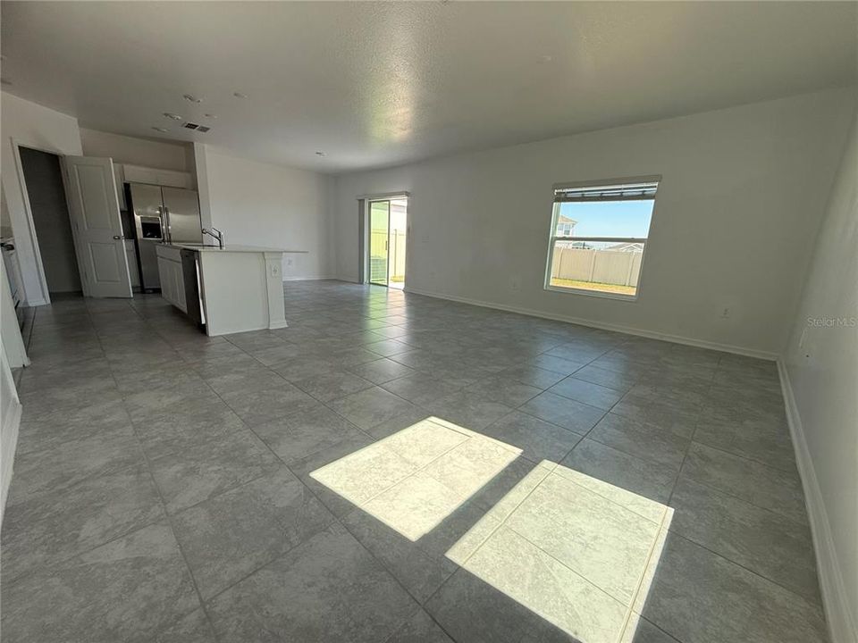 出租: $2,300 (4 贝兹, 2 浴室, 1933 平方英尺)