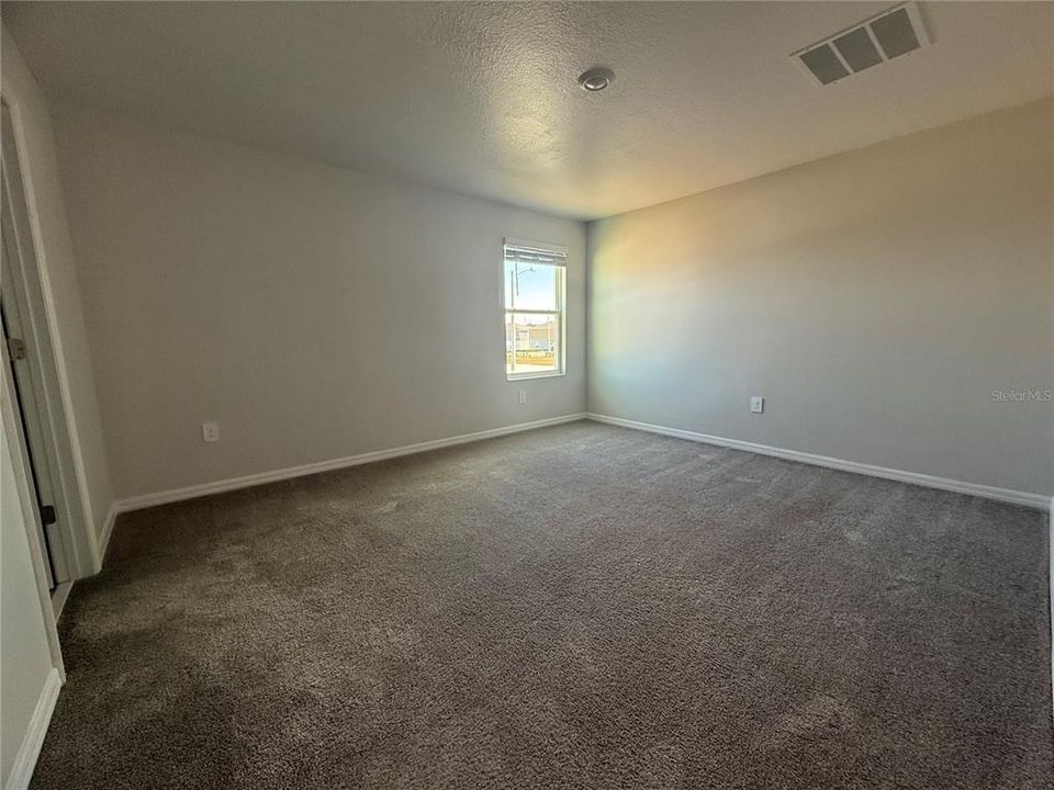 出租: $2,300 (4 贝兹, 2 浴室, 1933 平方英尺)