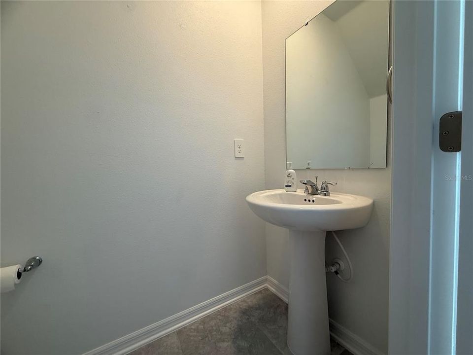 出租: $2,300 (4 贝兹, 2 浴室, 1933 平方英尺)