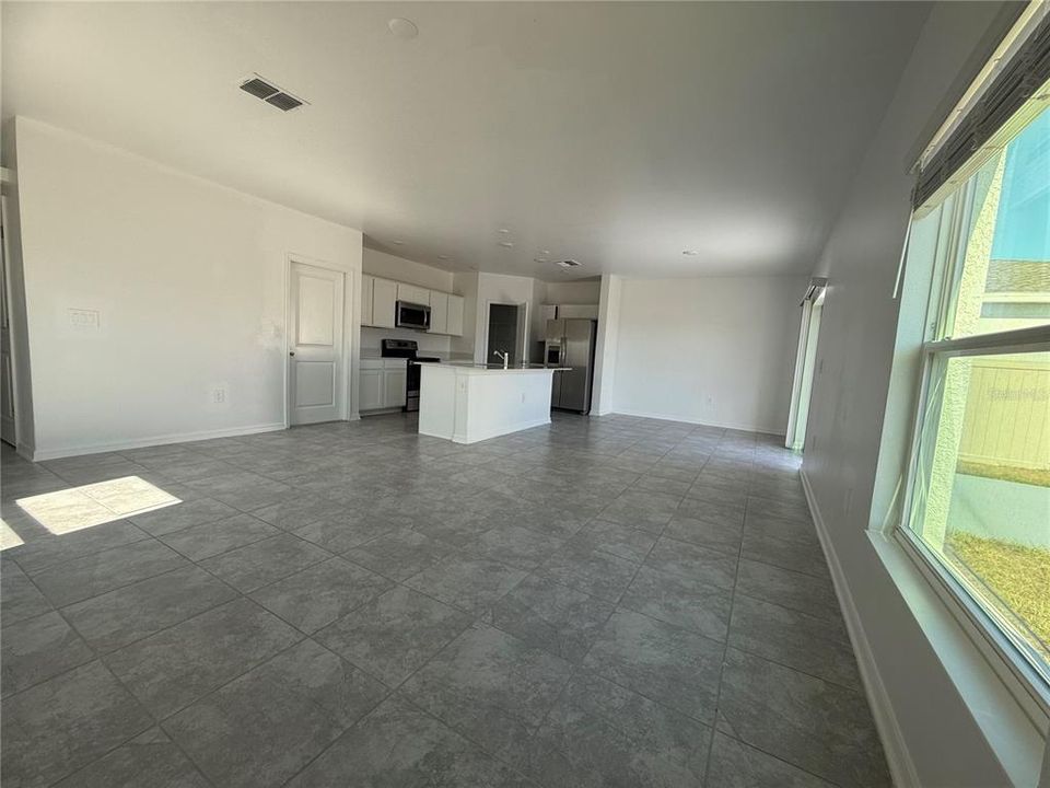 出租: $2,300 (4 贝兹, 2 浴室, 1933 平方英尺)