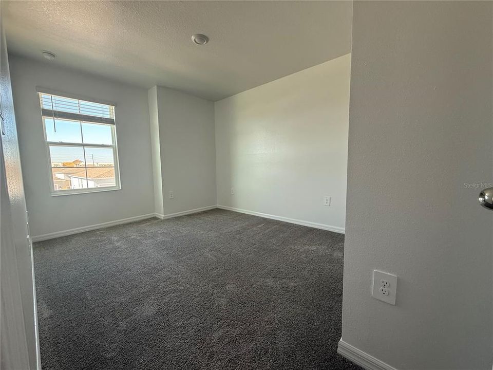 出租: $2,300 (4 贝兹, 2 浴室, 1933 平方英尺)