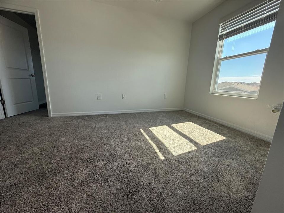 出租: $2,300 (4 贝兹, 2 浴室, 1933 平方英尺)