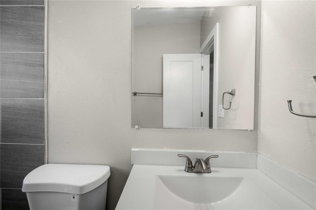 Active With Contract: $250,000 (3 beds, 1 baths, 864 Square Feet)