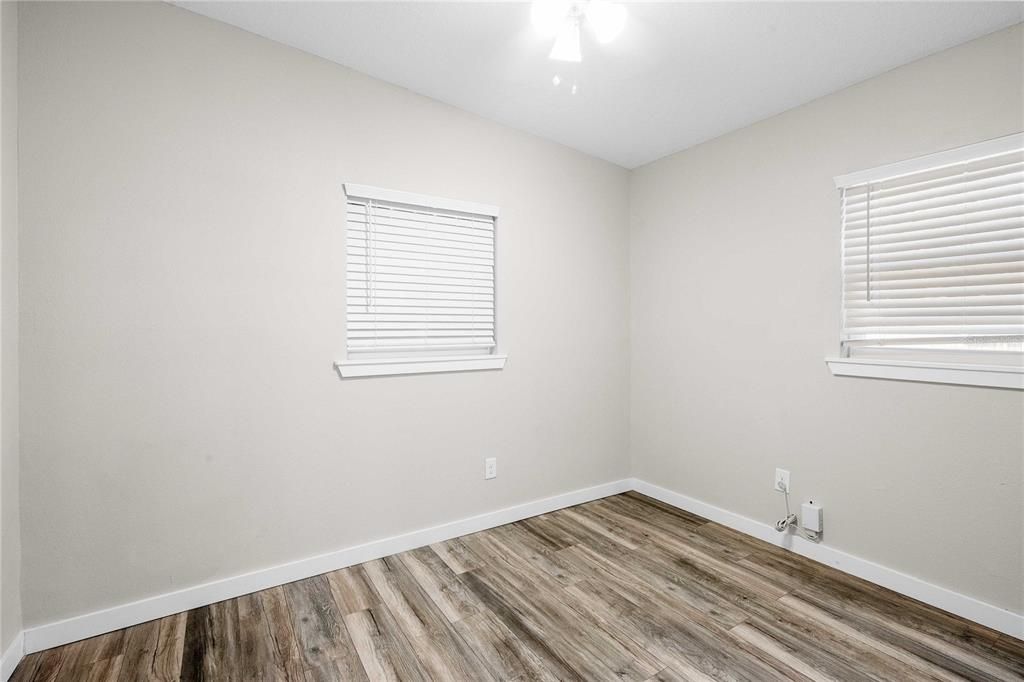 Active With Contract: $250,000 (3 beds, 1 baths, 864 Square Feet)