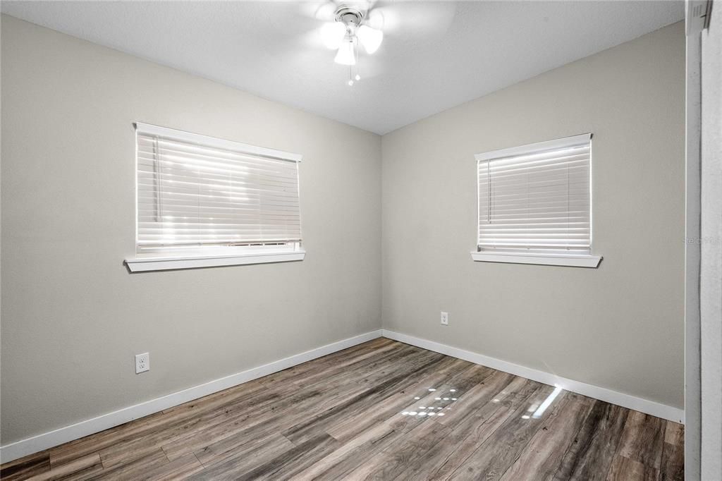 Active With Contract: $250,000 (3 beds, 1 baths, 864 Square Feet)