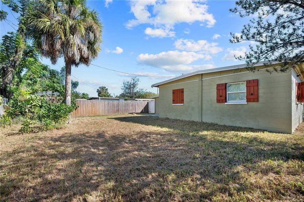 Active With Contract: $250,000 (3 beds, 1 baths, 864 Square Feet)