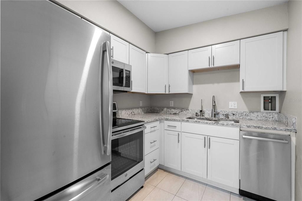 Active With Contract: $250,000 (3 beds, 1 baths, 864 Square Feet)