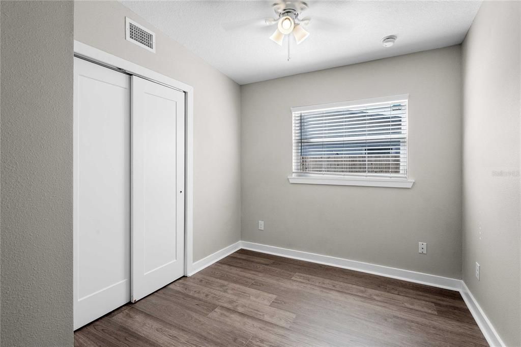 Active With Contract: $250,000 (3 beds, 1 baths, 864 Square Feet)