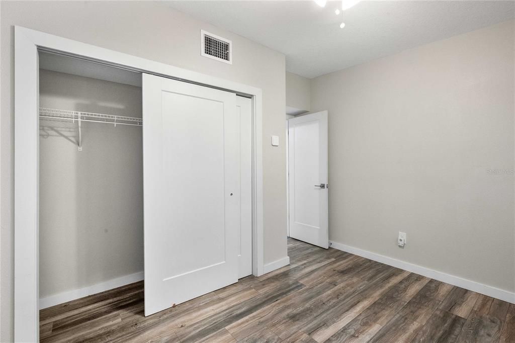 Active With Contract: $250,000 (3 beds, 1 baths, 864 Square Feet)