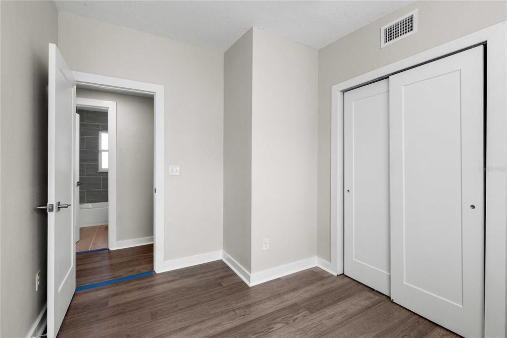 Active With Contract: $250,000 (3 beds, 1 baths, 864 Square Feet)