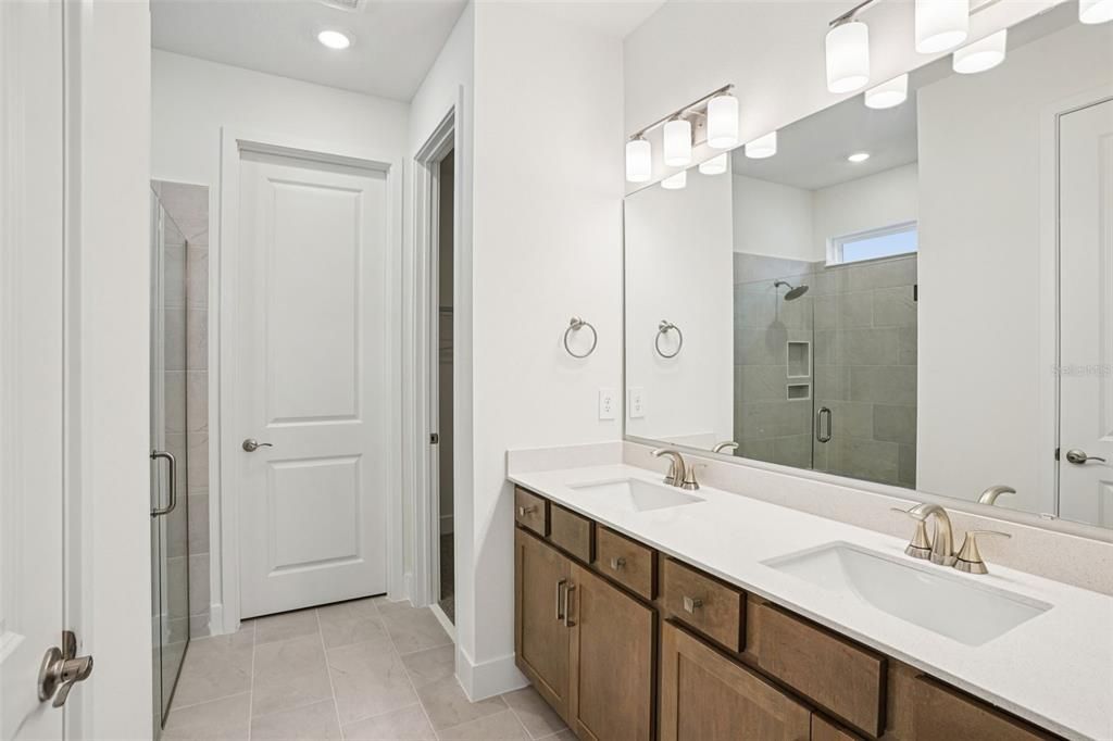 На продажу: $417,730 (4 спален, 2 ванн, 1908 Квадратных фут)