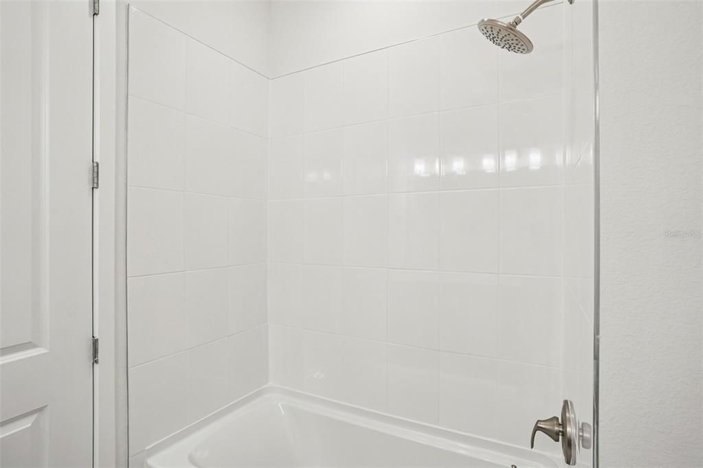 На продажу: $417,730 (4 спален, 2 ванн, 1908 Квадратных фут)