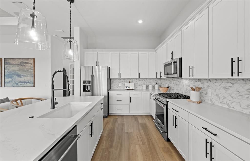 For Sale: $599,990 (2 beds, 2 baths, 1889 Square Feet)