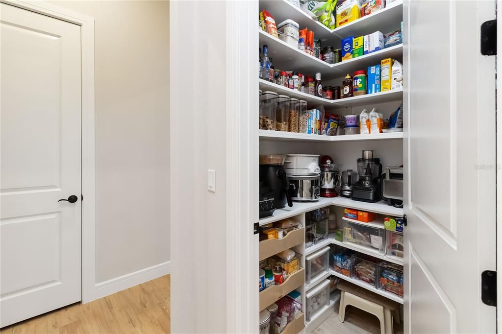 待售: $950,000 (3 贝兹, 3 浴室, 2828 平方英尺)