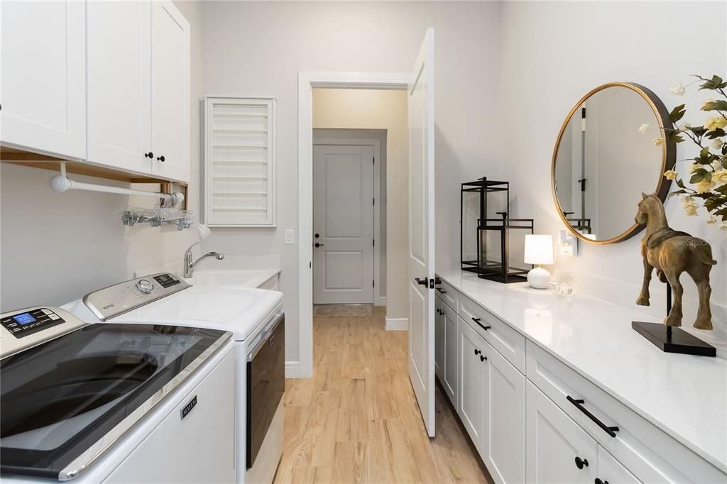 待售: $950,000 (3 贝兹, 3 浴室, 2828 平方英尺)