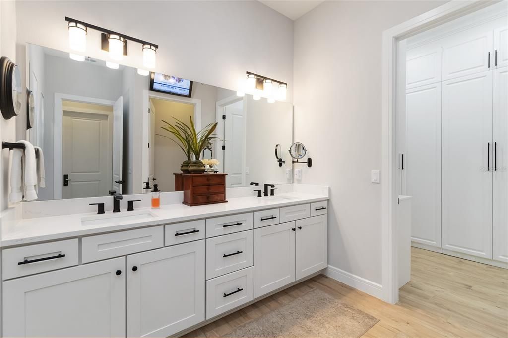 待售: $950,000 (3 贝兹, 3 浴室, 2828 平方英尺)